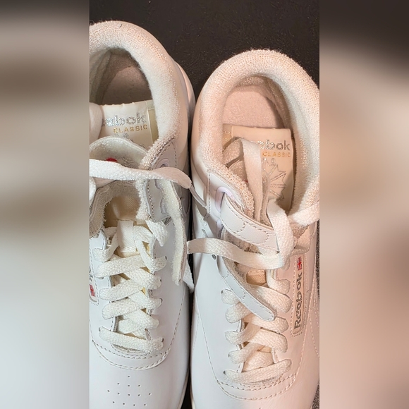 White Reebok Shoes Size 6 - Picture 4 of 6